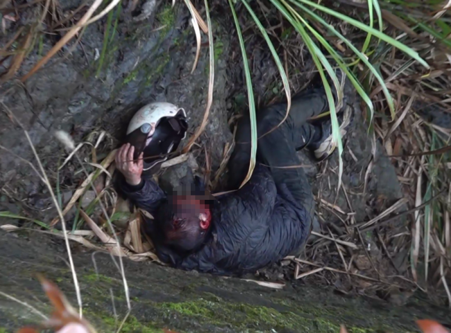 男子醉酒骑车坠入深沟次日才被发现