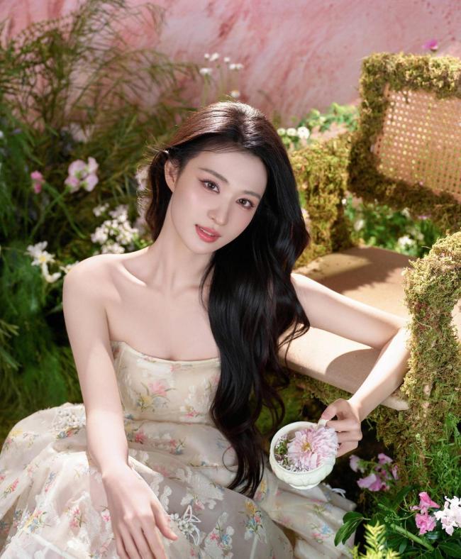 王楚然突发身体不适 高强度工作引发健康警钟