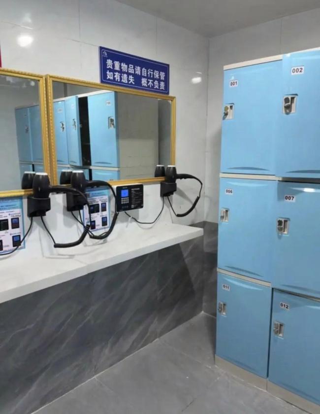 高校回应新浴室水费被指定价贵 提倡节约用水