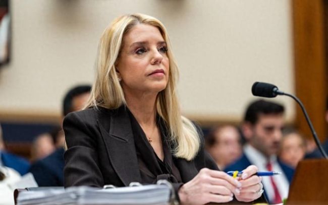 又一名川女郎被炒 竟把锅甩给特朗普