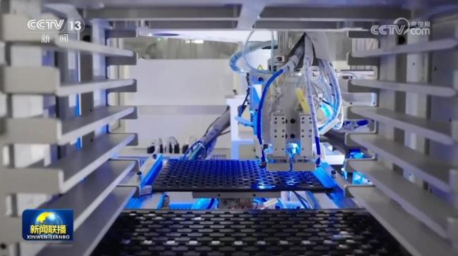 当前,各地正加快原创性、颠覆性技术创新投入力度,实现更多“从0到1”的突破。同时,在国家层面将确定100个左右具有引领带动作用的标志性场景项目,各地政府、央企国企带头开放场景资源,打通研发和市场,不断把“1”拉长、推进股票配资开户会员,形成创新链产业链互相促进的良性循环,加快建设具有完整性、先进性、安全性的现代化产业体系。