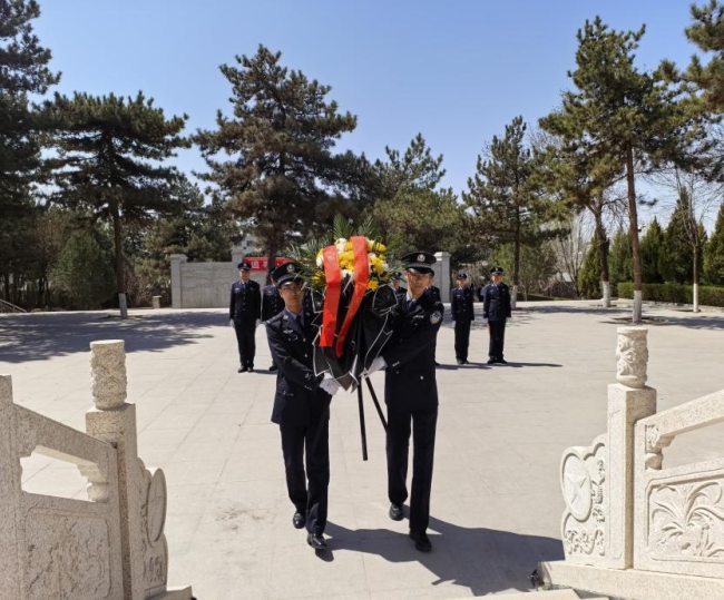 致敬缅怀奋进 铭记英烈激发力量