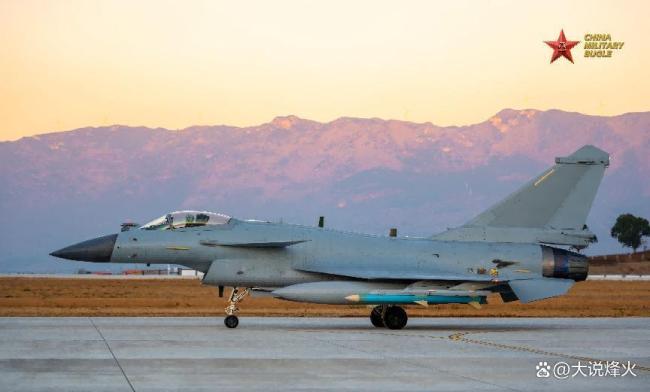 中方解密歼-10C空战底牌 直接“A射B导”战术突破