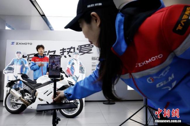 张雪820型摩托车发货