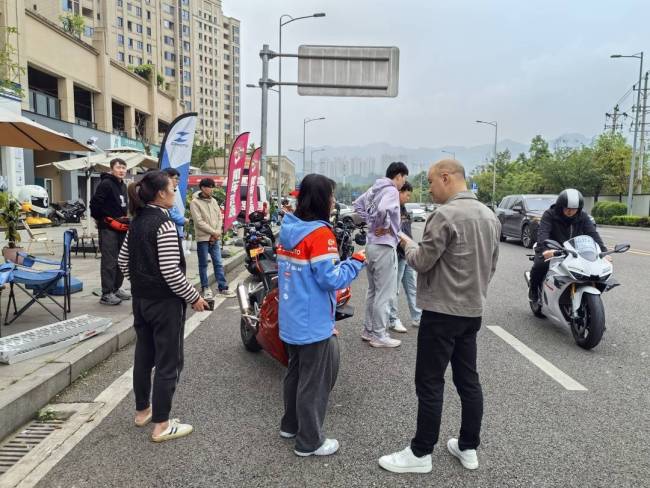 成立2年估值超10亿，张雪机车夺冠后已成各地争夺的“香饽饽”