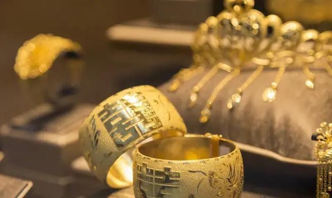 黄金大幅回调原因找到了 多重因素叠加影响