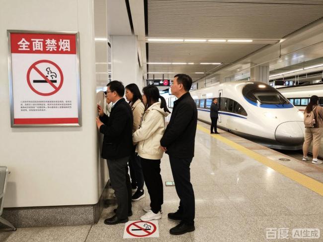 高铁站禁烟仅1天男子当众吸烟被拍 500元罚款引热议