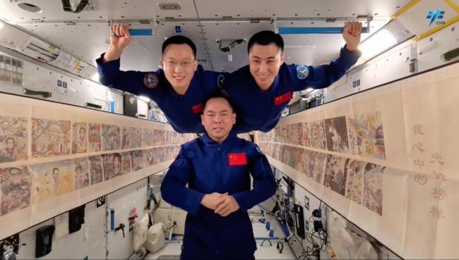 海棠花海里飞出中国空间站