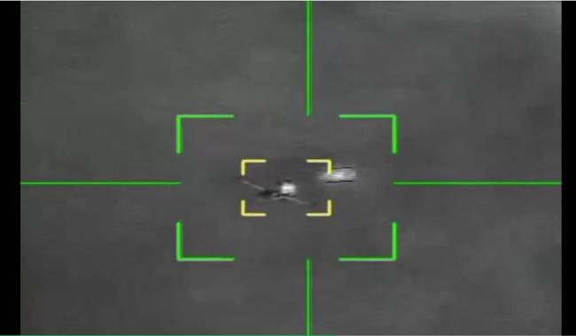 伊朗公布击中美攻击机瞬间画面