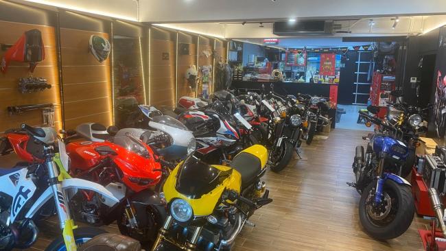 “机车之岛”台湾热议张雪机车夺冠 大陆制造引期待