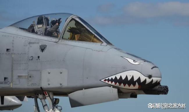 美军遭遇黑色星期五 两架战机接连坠毁