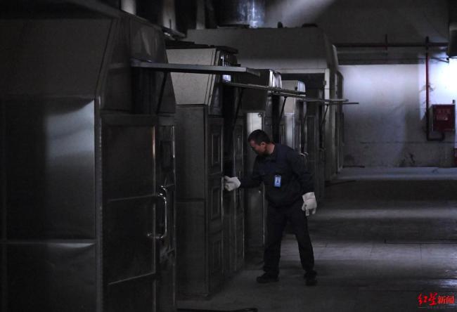 成都“火化师”眼里的生命教育 帮助生者完成告别