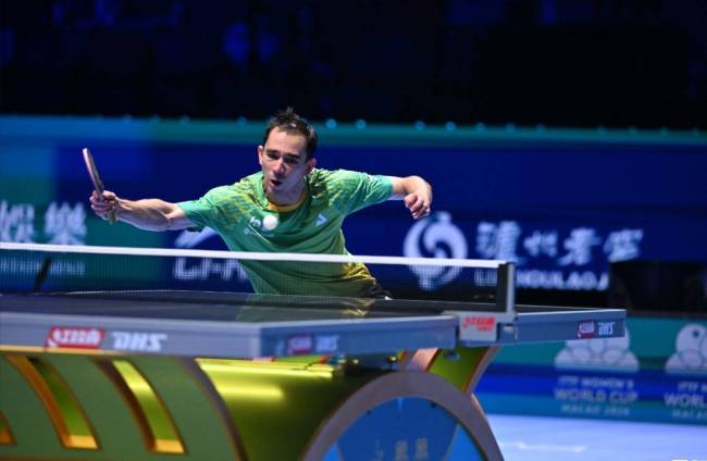 雨果在落后王楚钦时猛扇自己两耳光