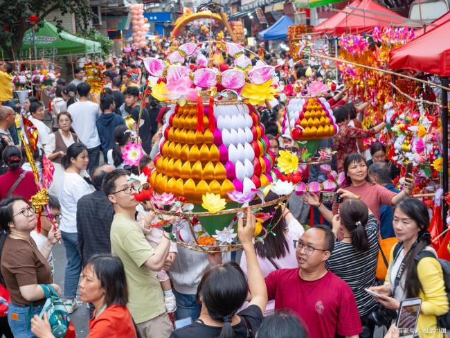 广西男子清明要拜十几座山