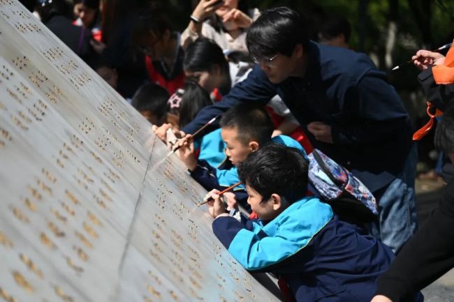 清明致敬永不褪色的忠魂 缅怀英烈赓续血脉