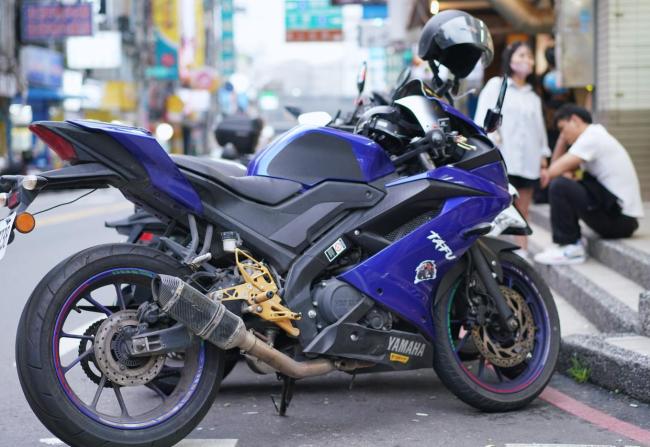 “机车之岛”台湾热议张雪机车夺冠 大陆制造引期待