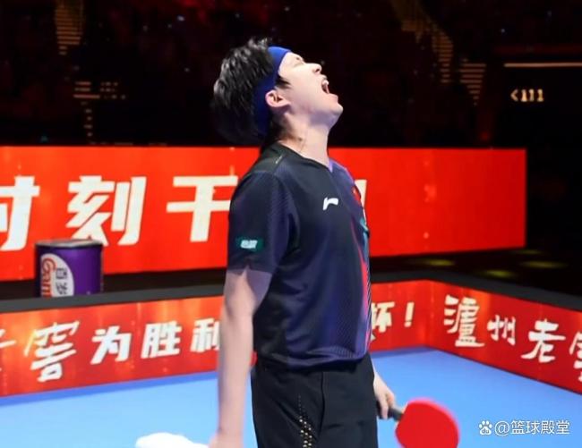 王楚钦夺冠后倒地庆祝 艰难逆转终获第二冠