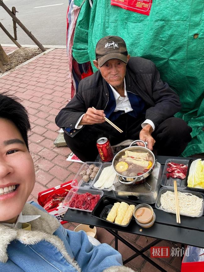 90岁老人孤身骑行30年重返江西 治愈半生伤痛