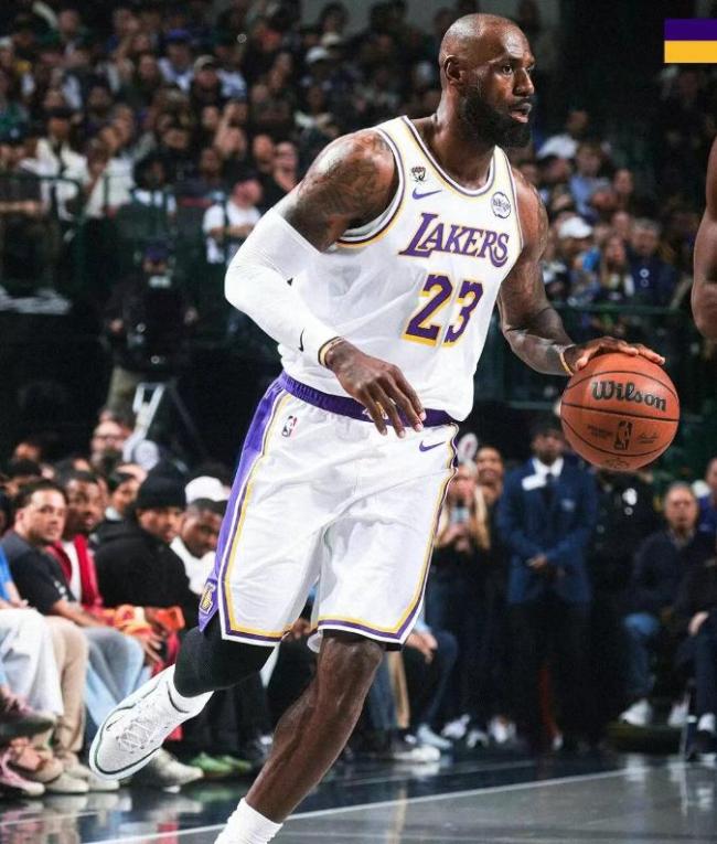 詹姆斯连续暴扣 30分15助攻 湖人客场激战独行侠