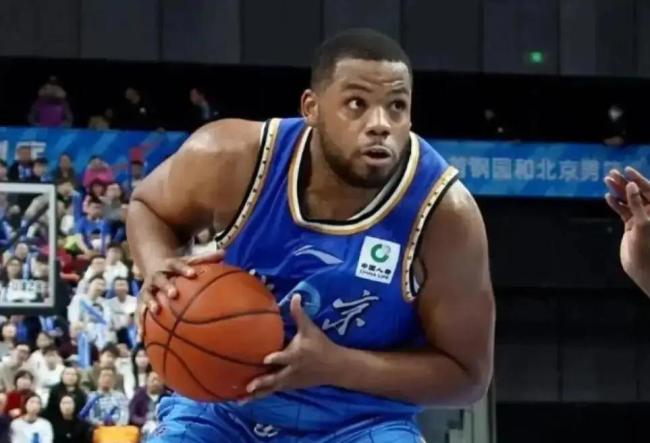 6中0还怒指主帅?北京男篮外援被换下后狂喷许利民 他下场球队就逆转 执教危机加剧