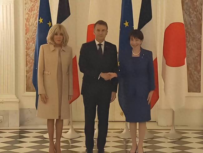 中日争端再升级，高市强援到位，马克龙赴日签字插手台海