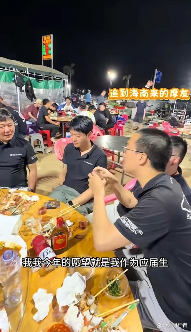 应届生摩友在张雪面前求职被录取！