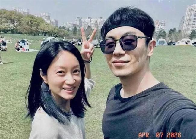 朱亚文两个女儿腿长 11岁姐姐身高接近170厘米