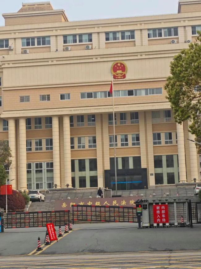 被发小枪杀男子家属发声