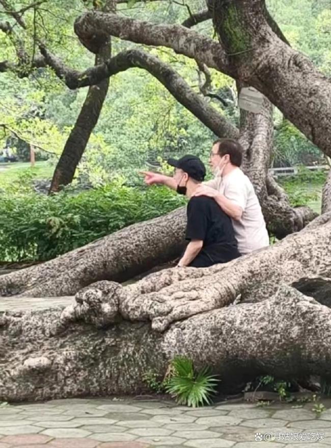 成龙现身惠州苏东坡祠