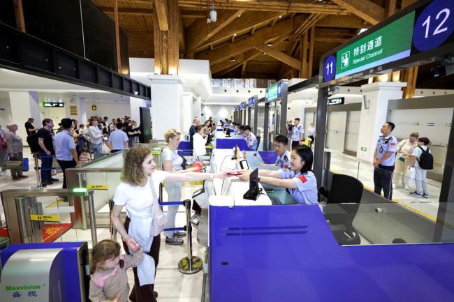 扩能提质 中国服务业发展乘势而上 点燃美好生活