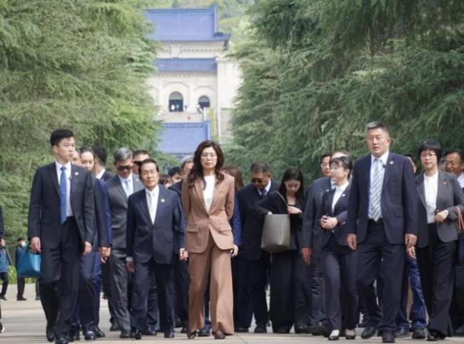 访陆第2天 郑丽文控诉日本罪行 哽咽揭露历史创伤