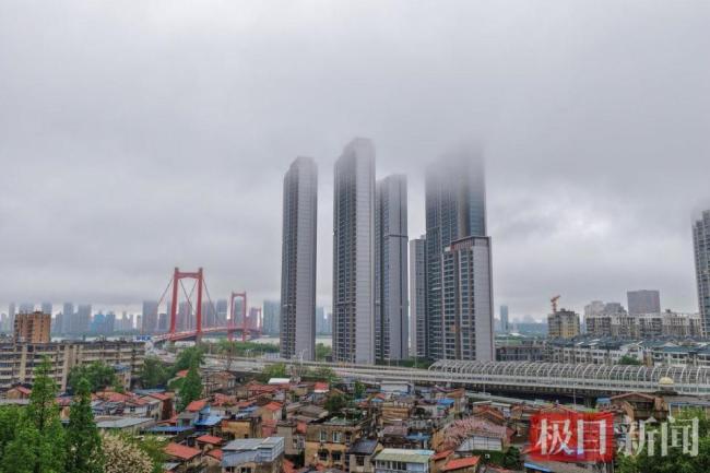 雨歇云低 武汉宛如水墨画 城市氤氲如画