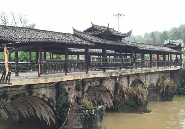 驾车坠河致5死女子家属发声 操作不当酿悲剧