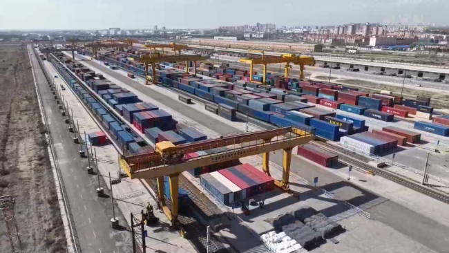 新疆霍尔果斯口岸通行中欧班列累计超5.5万列