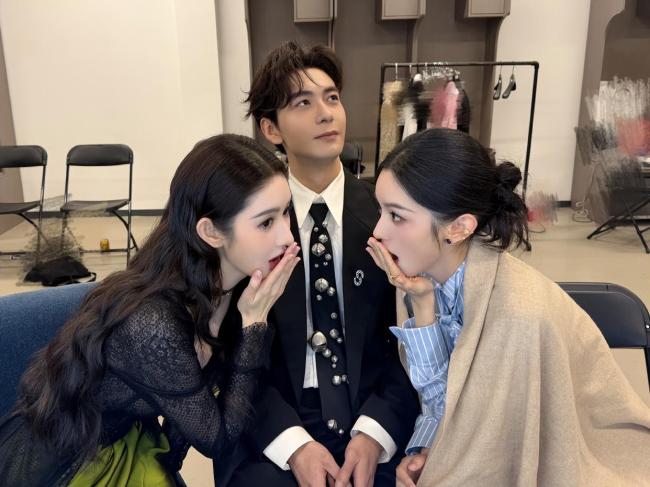 黄景瑜王玉雯是王子奇先容的吗 绯闻恋情激发烧议