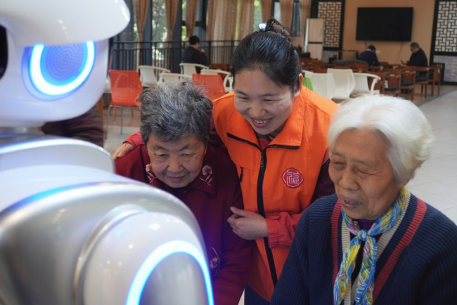 机器人能承担多少养老服务 科技助力养老照护