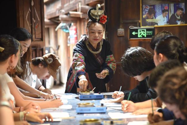 周杰伦逛过的杭州龙井茶楼爆火 流量带动茶文化热潮