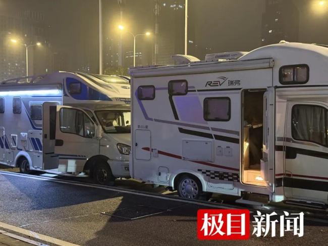 章子怡在武汉街头拍摄新片