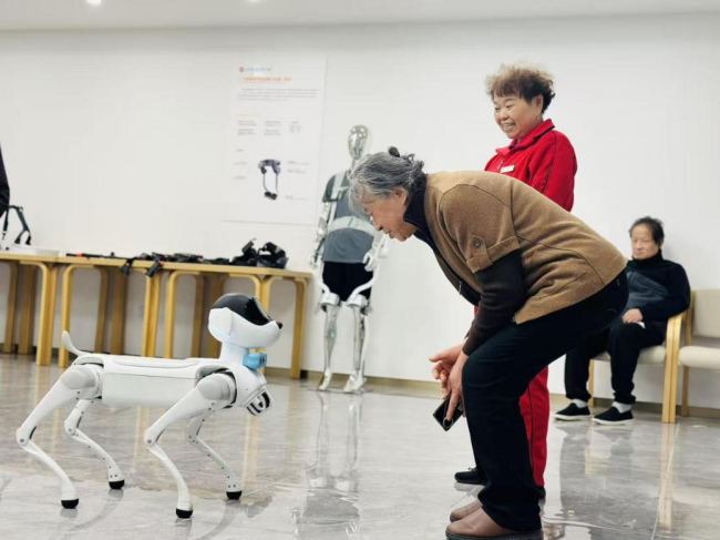机器人能承担多少养老服务 科技助力养老照护