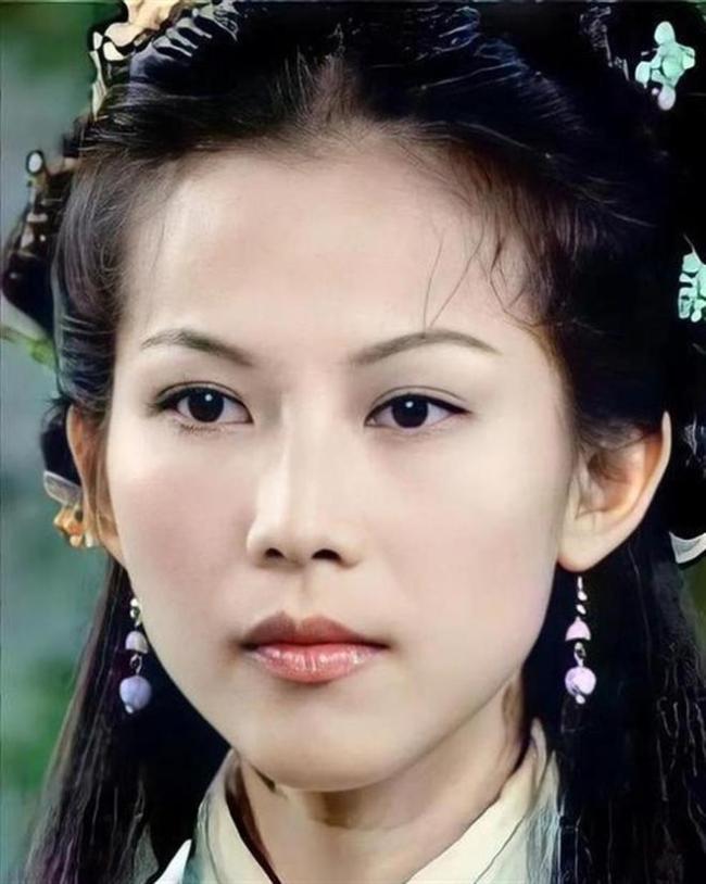 张晋蔡少芬6岁儿子近照 眼镜下的温馨日常