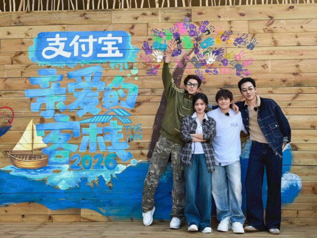 沈月晒8年前照片 青涩旧照引共鸣