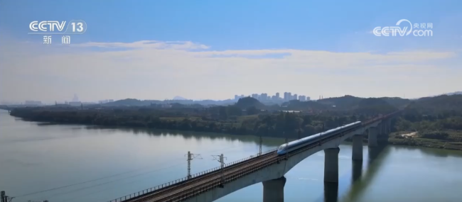 11.33亿人次+5.5% 铁旅融合让消费“加速跑”