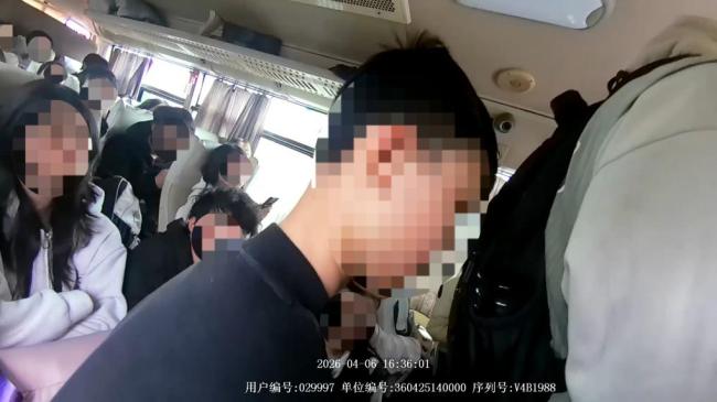 19座车载35人严重超载 司机被刑拘 安全风险不容忽视