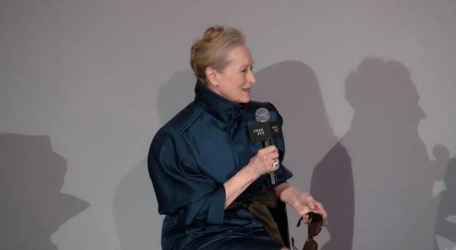 安妮·海瑟薇现身上海 《穿普拉达的女王2》首映礼闪耀登场