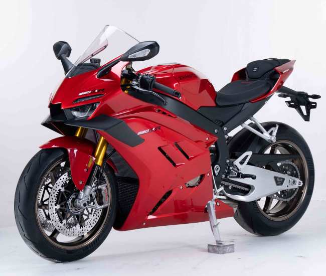 张雪机车申报3款摩托车新产品 复古街车与高性能车型齐亮相