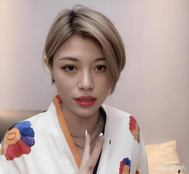 葛荟婕自曝从未支付过女儿抚养费 突然清醒放手往事