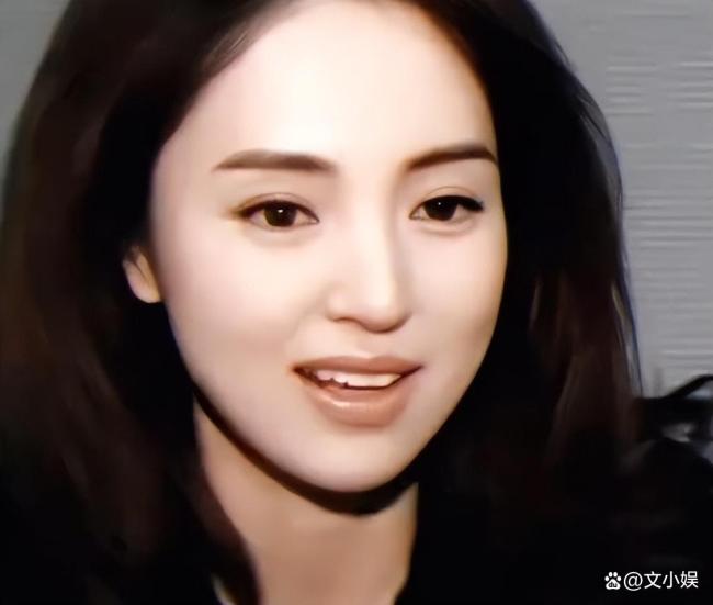 小酒窝说妈妈的颜值太权威了 旧照引发共鸣