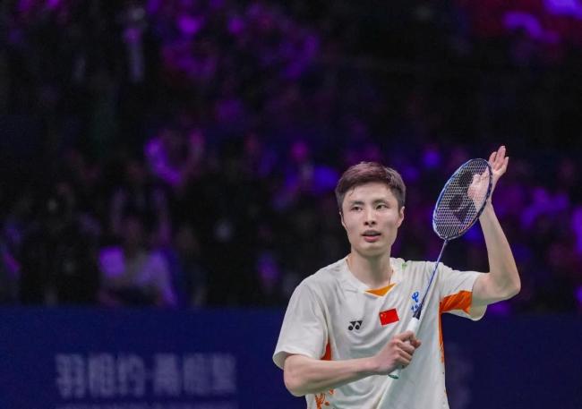 石宇奇首夺羽毛球亚锦赛男单冠军 创造历史时刻
