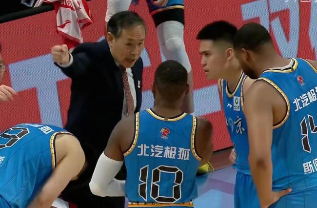 CBA上海胜北京 王哲林历史得分创纪录