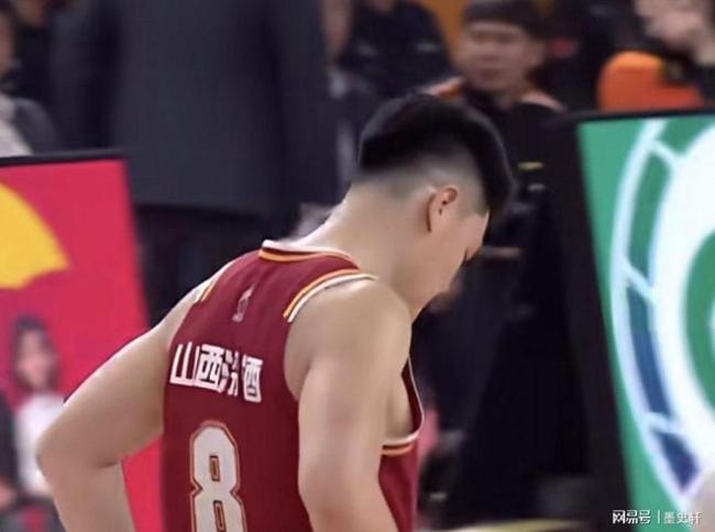 顶膝 掌掴！张宁脏动作被吹 小动作频遭声讨